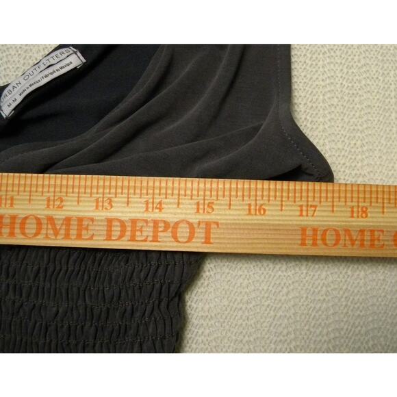 Urban Outfitters Women's Surplice Wrap Crop Top Smocked Hem Sleeveless Gray M‎ - Picture 3 of 6